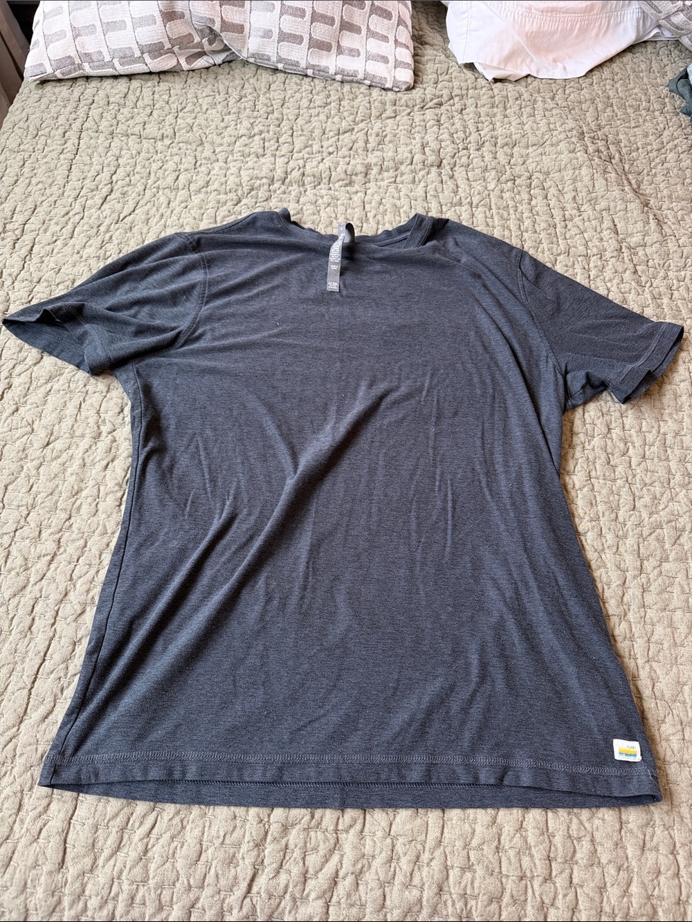 Vuori Men's Short Sleeve Tee - Charcoal Gray